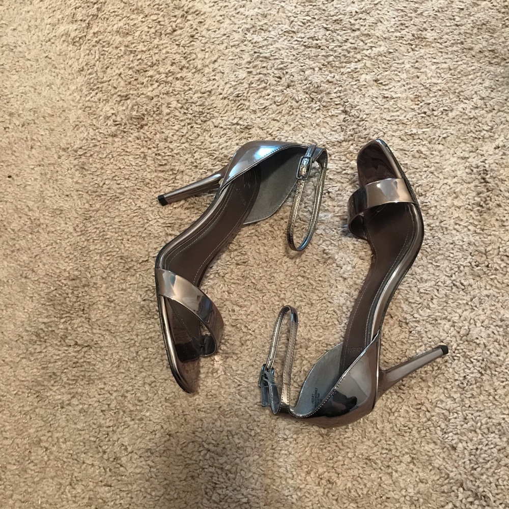 Guess Heels - Picture 2 of 3